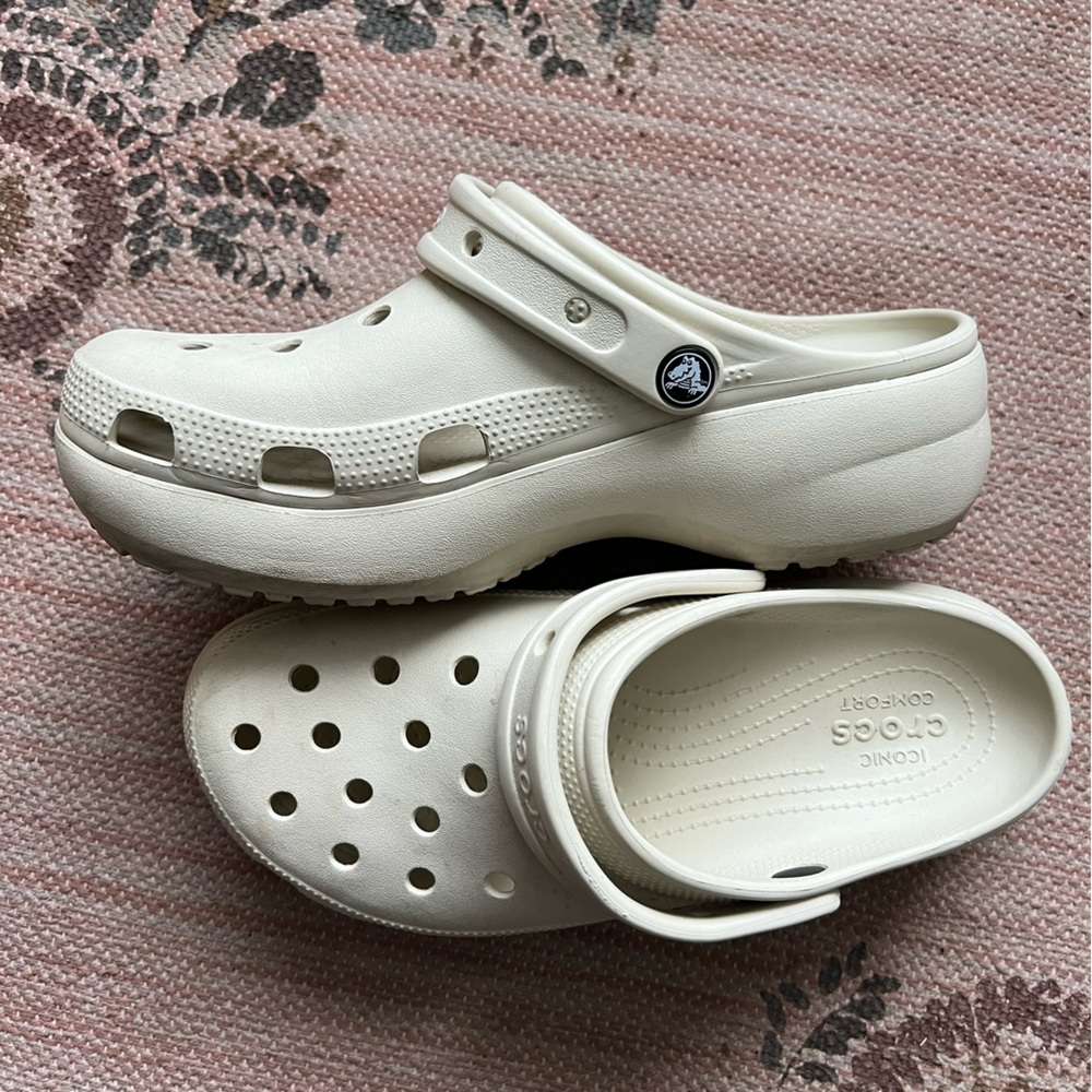 Crocs Women’s Classic Platform Clog Sz 9 Bone
